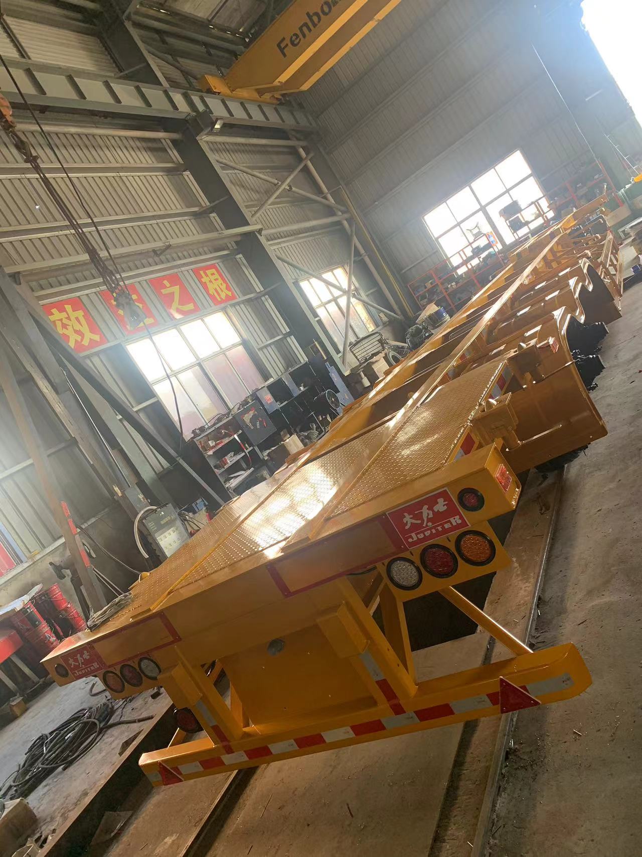 Gooseneck Skeleton Semi Trailer এর নতুন মডেল শীঘ্রই পাঠানো হবে